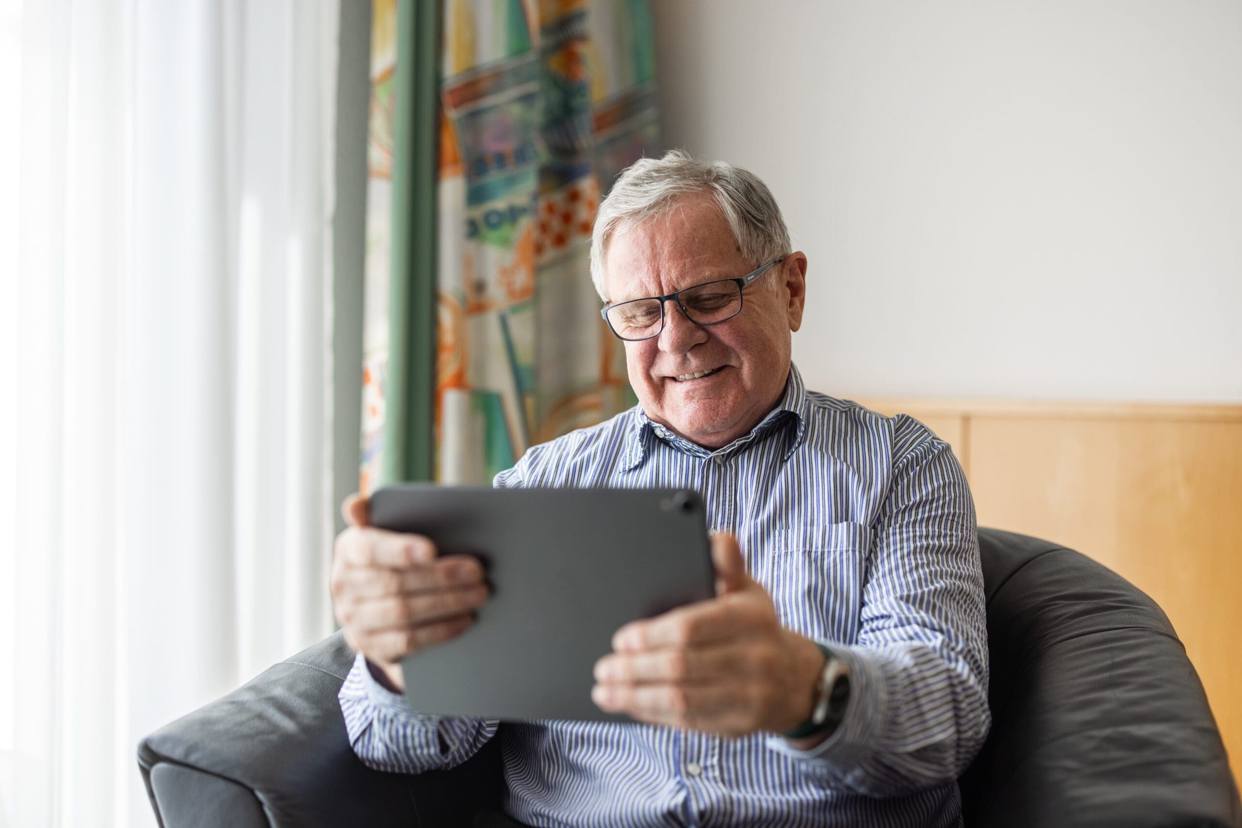 Photograph of an elderly person using a tablet in a digital inclusion programme for EMPOWERCARE